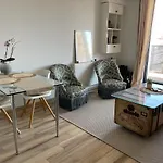 Bright And Quiet 1 Bedroom