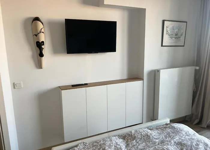 Bright And Quiet 1 Bedroom *