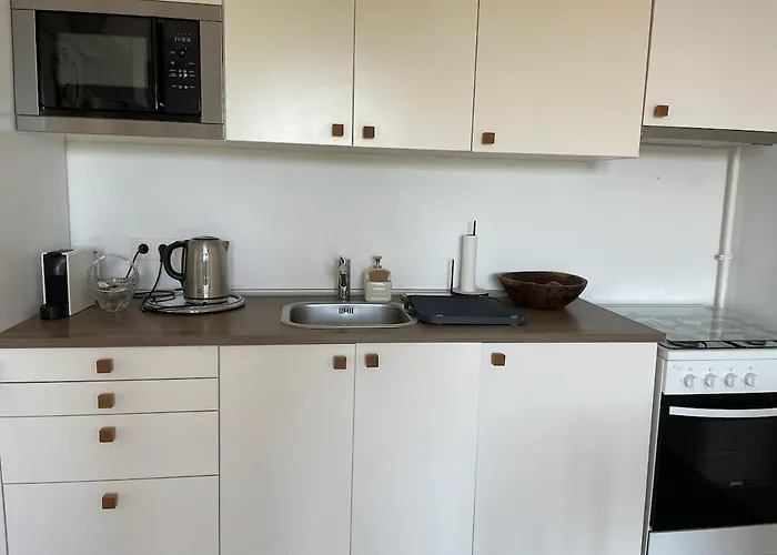 Bright And Quiet 1 Bedroom *