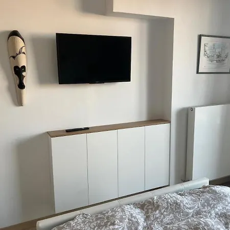 Bright And Quiet 1 Bedroom *