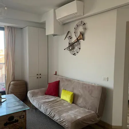Bright And Quiet 1 Bedroom Apartment *